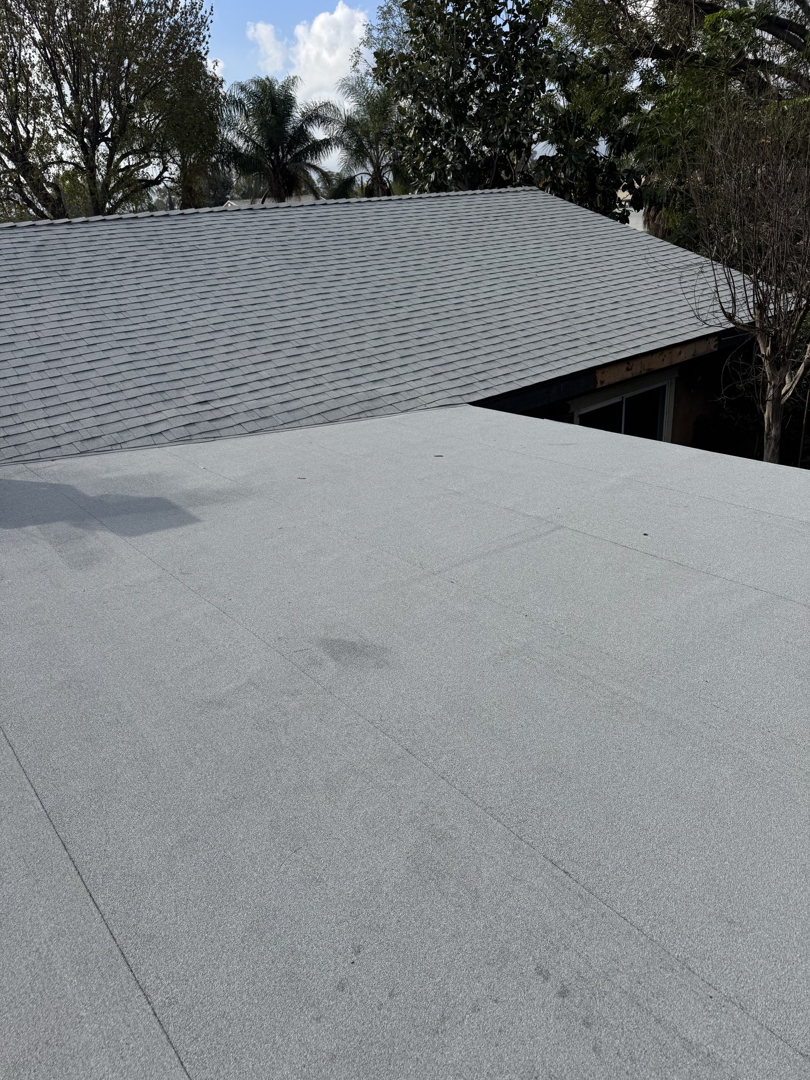 Flat roof coating system